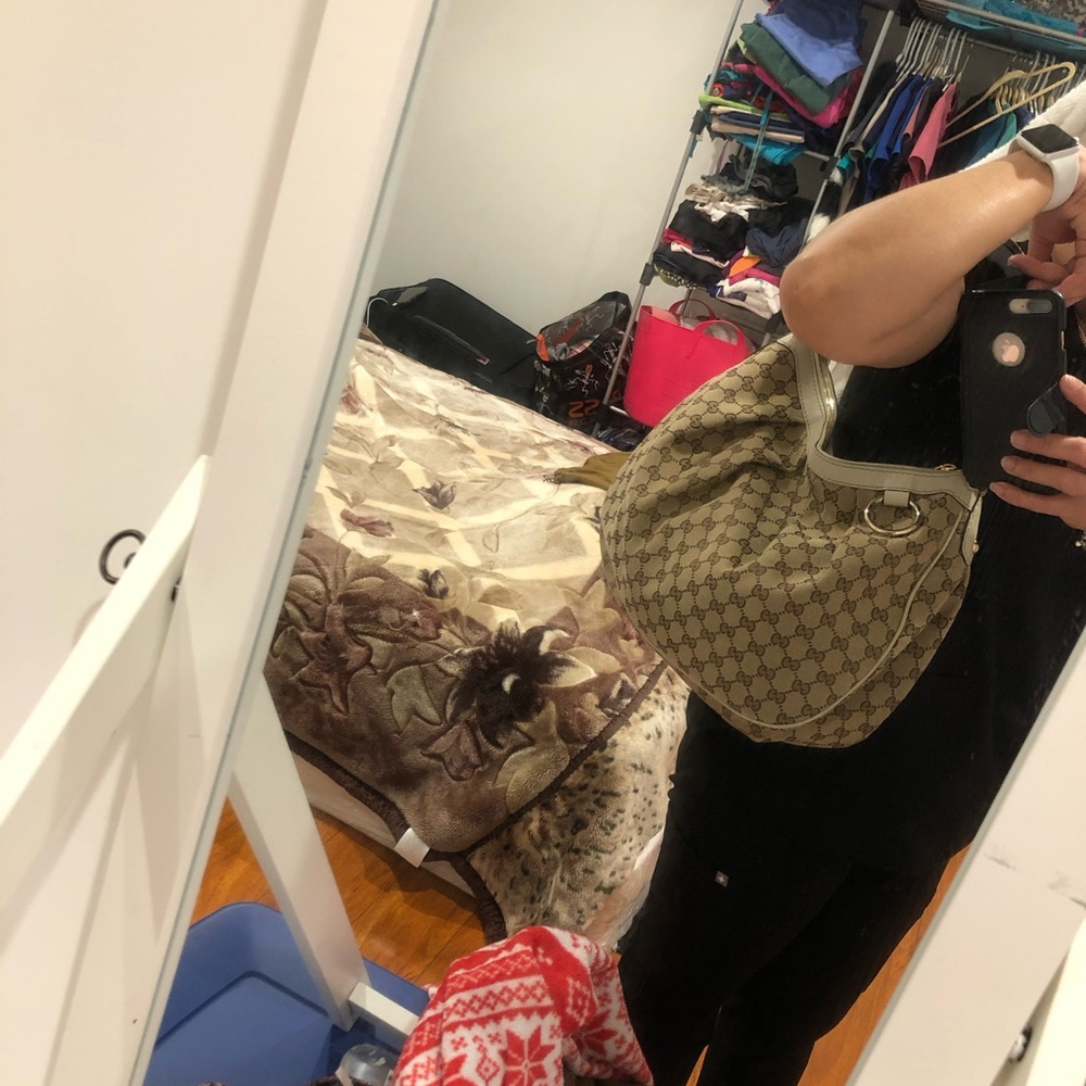 Gucci hobo bag great conditions .used once